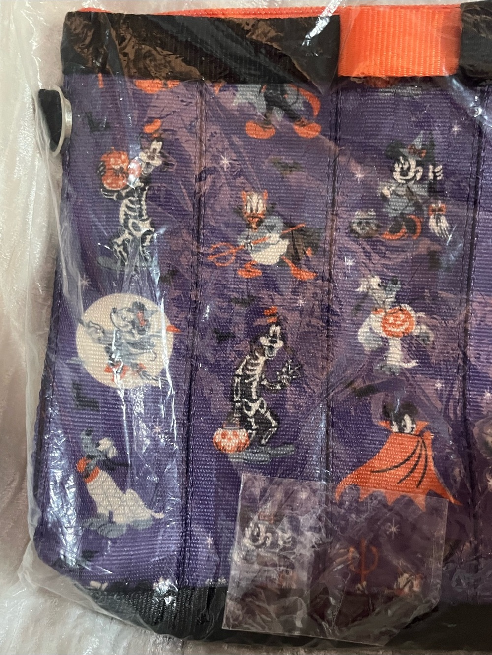 NWT Harveys x Disney Mickey and Friends Bow Clutch - Picture 9 of 10